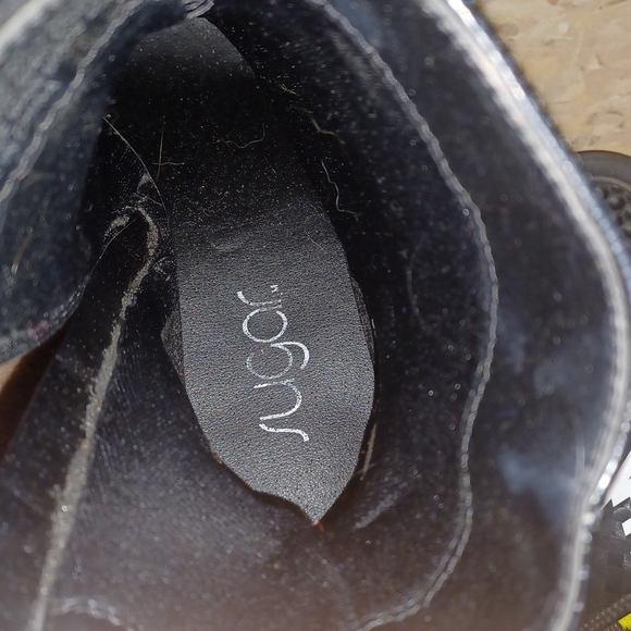 Boots - Picture 4 of 4